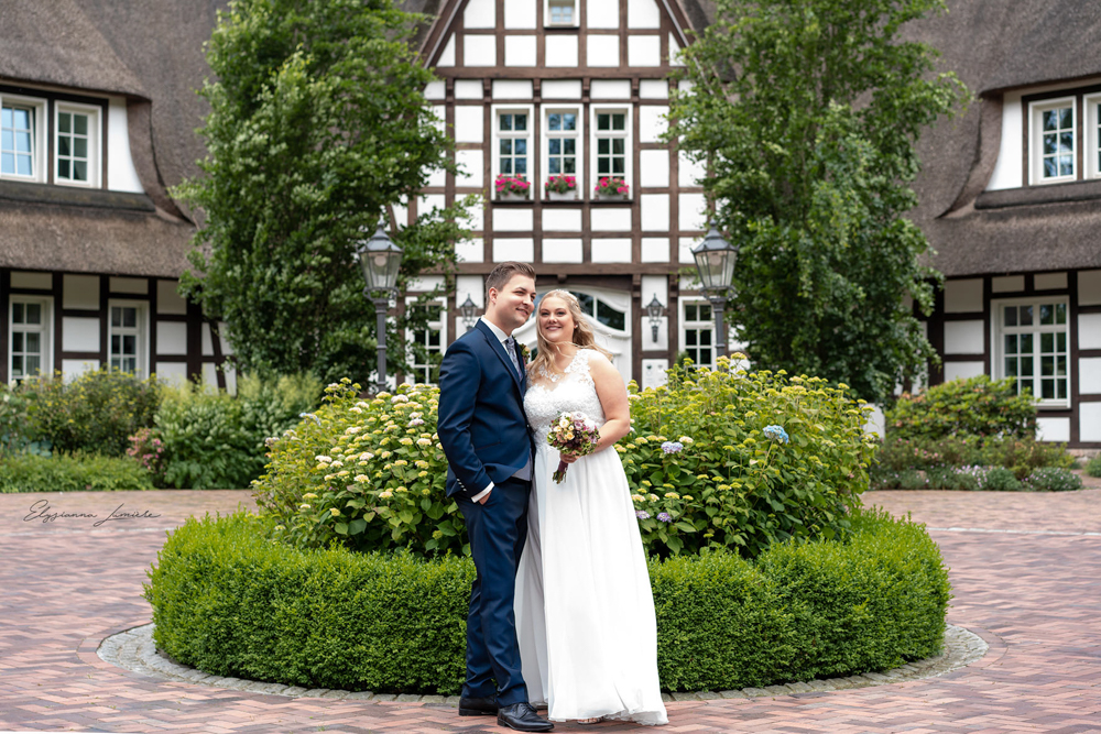 Hochzeitsfotos vor einer Villa in Visbek