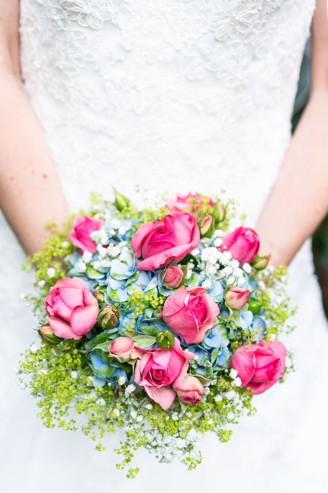 Brautstrauß im Sommerlook - Reportagen vom Hochzeitsfotograf