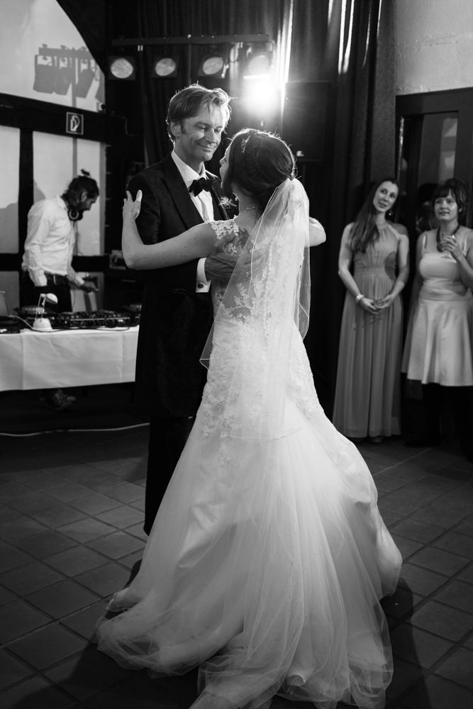 Der Eherentanz I Emotionale Hochzeitsfotografie in Bremen
