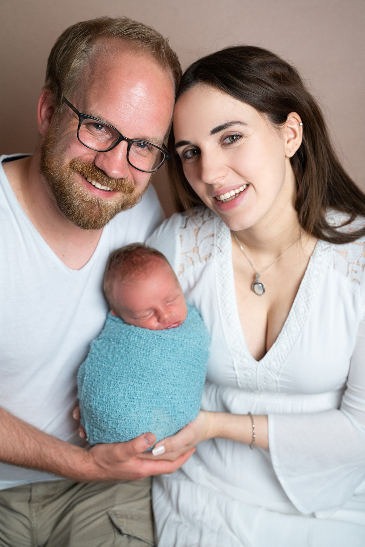 Familienfotos mit Neugeborenen Eltern und Baby Fotoshooting Bremen