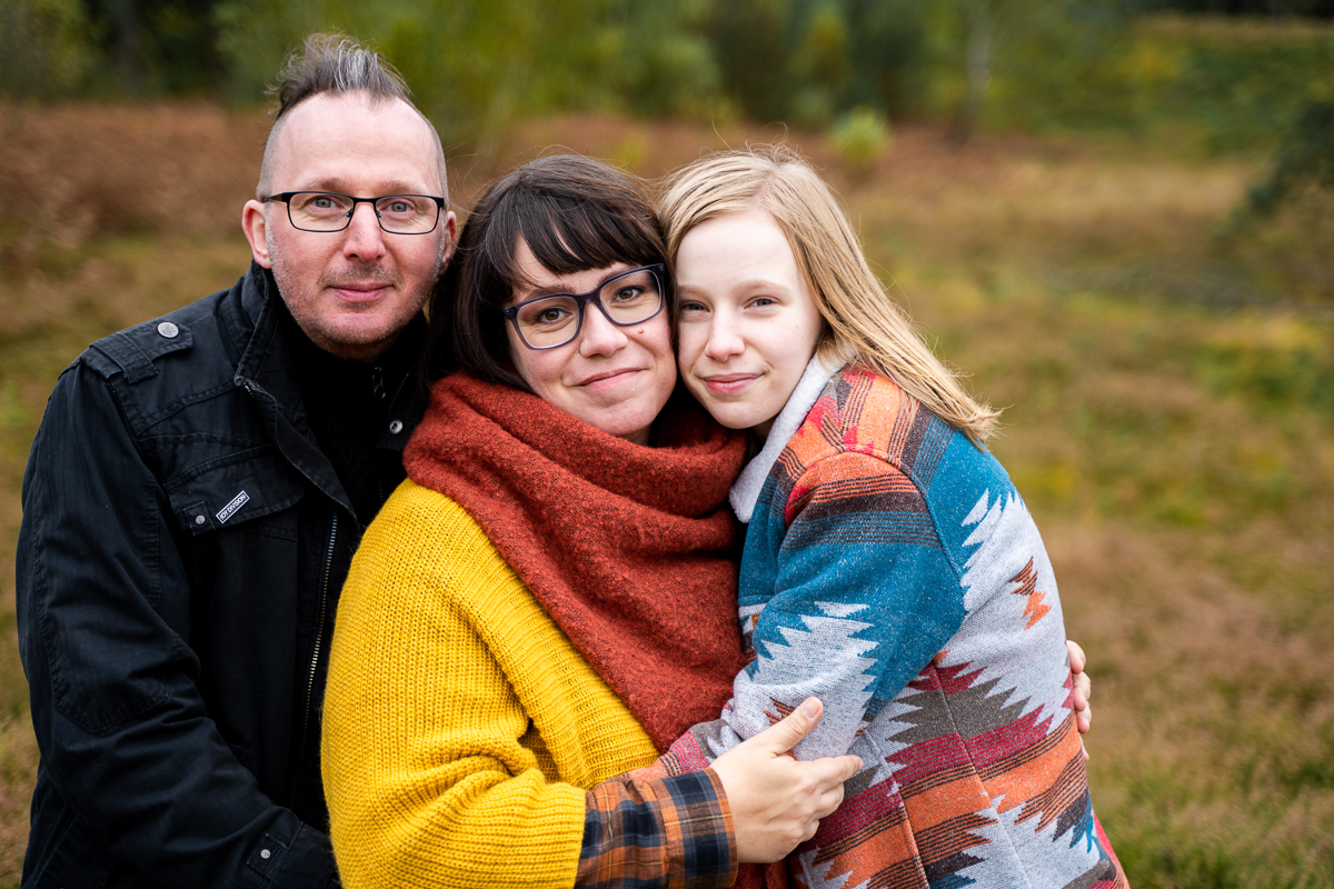 Familienportrait Fotoshooting in der Heide im Herbst Familienfotos Rotenburg Wümme