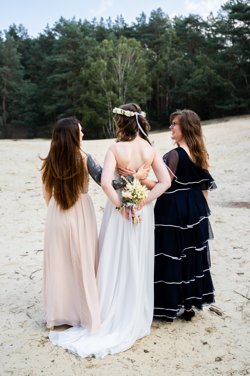 Braut mit Trauzeuginnen Bridemaids Hochzeitsfotos Bassum Syke