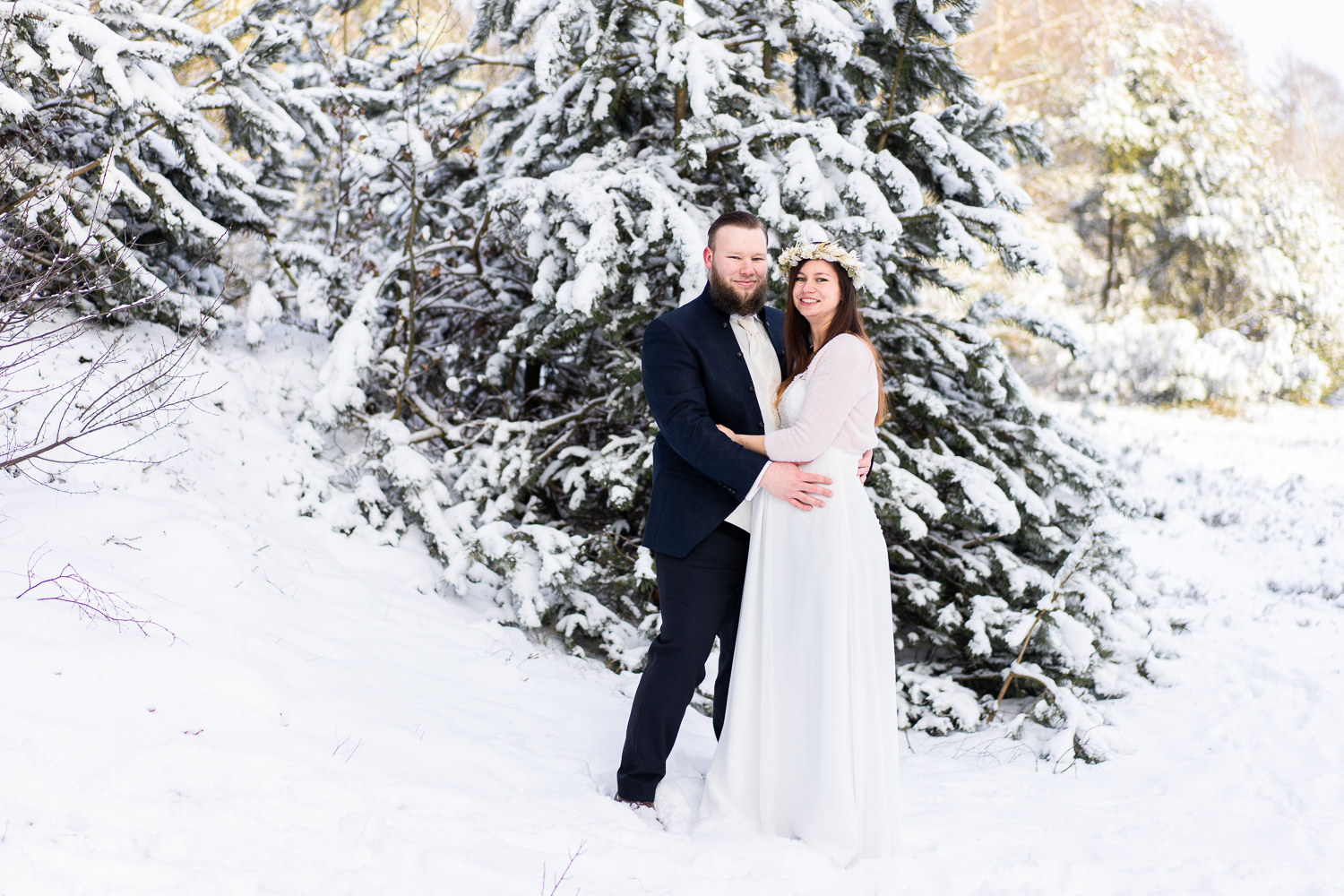 Hochzeitsfotos im Schnee Heiraten mit Babybauch Hochzeitsreportage Bremen